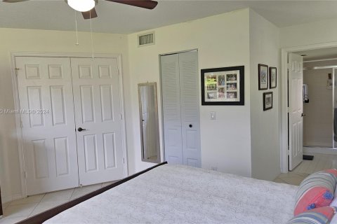 Condo in Sunrise, Florida, 2 bedrooms  № 1367393 - photo 16