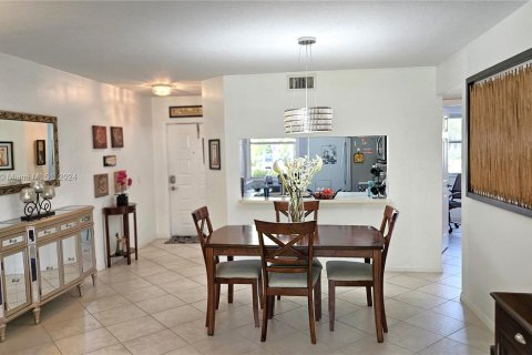 Copropriété à vendre à Sunrise, Floride: 2 chambres, 104.98 m2 № 1367393 - photo 21