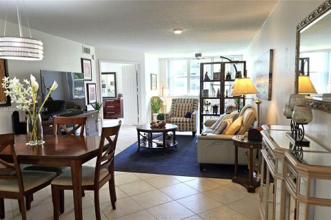 Copropriété à vendre à Sunrise, Floride: 2 chambres, 104.98 m2 № 1367393 - photo 10