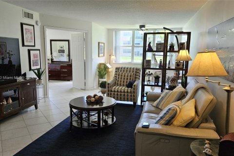 Condo in Sunrise, Florida, 2 bedrooms  № 1367393 - photo 9