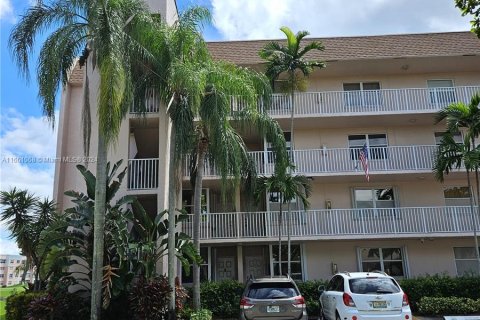 Condo in Sunrise, Florida, 2 bedrooms  № 1367393 - photo 1