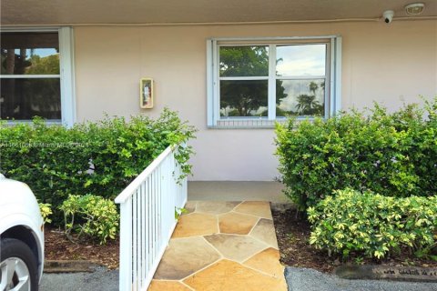 Condo in Sunrise, Florida, 2 bedrooms  № 1367393 - photo 2