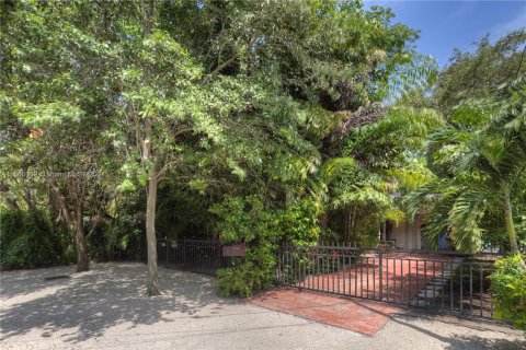 Villa ou maison à vendre à Miami, Floride: 3 chambres, 174.28 m2 № 1367303 - photo 2