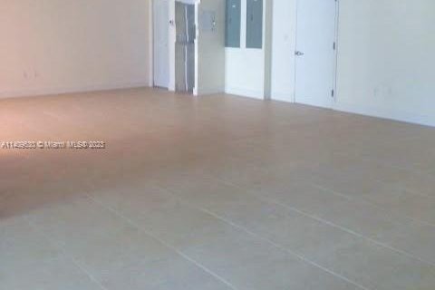 Propiedad comercial en venta en Miami, Florida № 572498 - foto 6