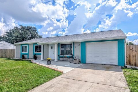 House in North Port, Florida 3 bedrooms, 109.25 sq.m. № 1404077 - photo 2