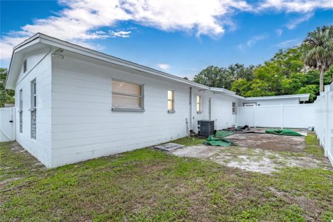 Villa ou maison à vendre à Tampa, Floride: 4 chambres, 121.98 m2 № 1403830 - photo 5