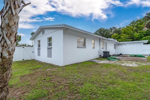 Villa ou maison à vendre à Tampa, Floride: 4 chambres, 121.98 m2 № 1403830 - photo 3