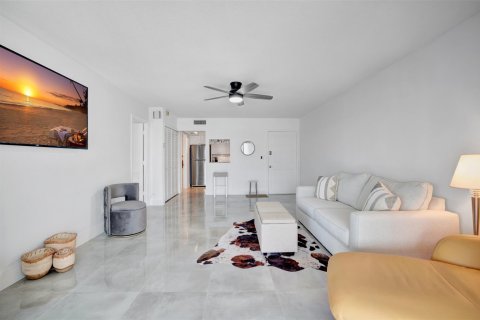 Condo in Fort Lauderdale, Florida, 1 bedroom  № 952410 - photo 22