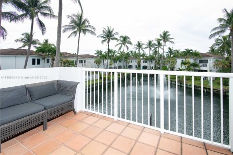 Villa ou maison à vendre à Aventura, Floride: 3 chambres, 215.07 m2 № 739404 - photo 17