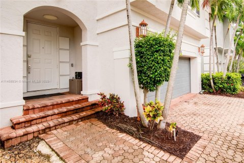Villa ou maison à vendre à Aventura, Floride: 3 chambres, 215.07 m2 № 739404 - photo 2