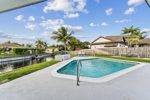 House in Lake Worth, Florida 4 bedrooms, 233.46 sq.m. № 1093198 - photo 19