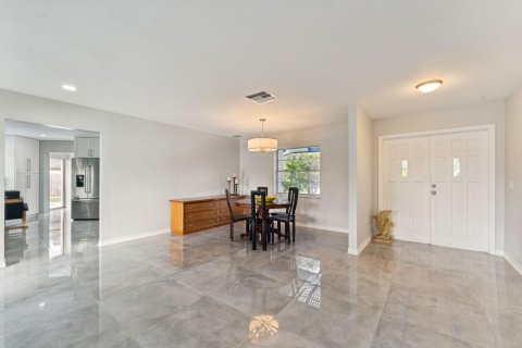Villa ou maison à vendre à Lake Worth, Floride: 4 chambres, 233.46 m2 № 1093198 - photo 11