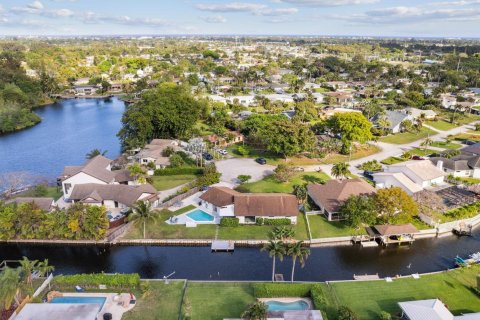 Casa en venta en Lake Worth, Florida, 4 dormitorios, 233.46 m2 № 1093198 - foto 24