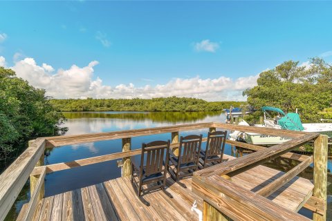 House in Hutchinson Island South, Florida 4 bedrooms, 185.8 sq.m. № 1145868 - photo 5