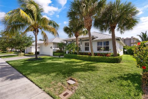 House in Hutchinson Island South, Florida 4 bedrooms, 185.8 sq.m. № 1145868 - photo 20