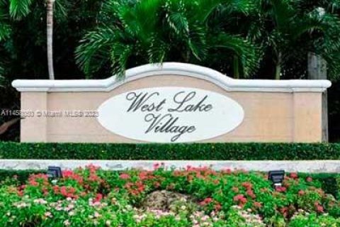 Touwnhouse à vendre à Hollywood, Floride: 4 chambres, 149.02 m2 № 739650 - photo 1