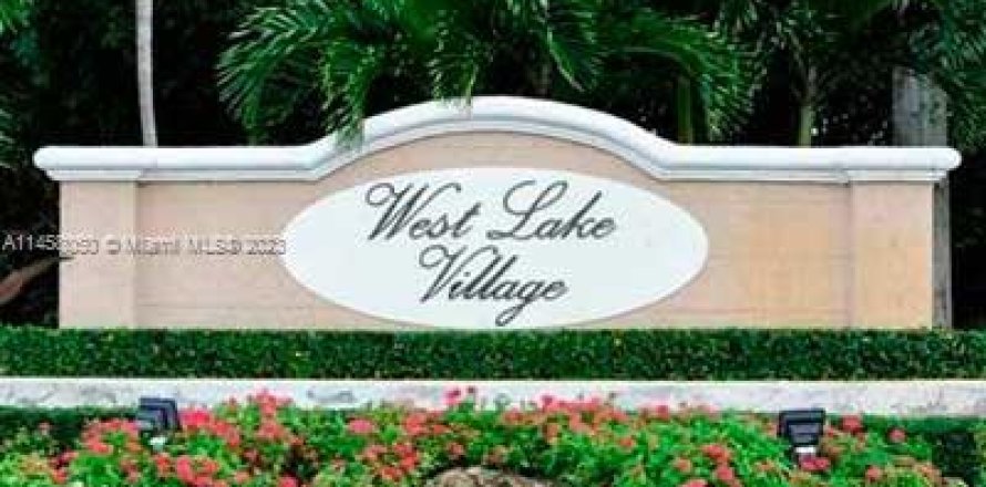 Townhouse in Hollywood, Florida 4 bedrooms, 149.02 sq.m. № 739650