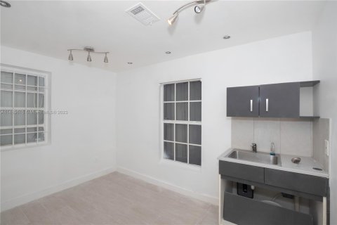 Commercial property in Miami Beach, Florida № 739670 - photo 22