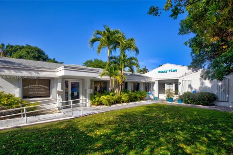 Купить коммерческую недвижимость в Майами-Бич, Флорида № 739670 - фото 1