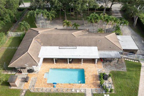 House in Miami, Florida 4 bedrooms, 251.21 sq.m. № 1367434 - photo 26