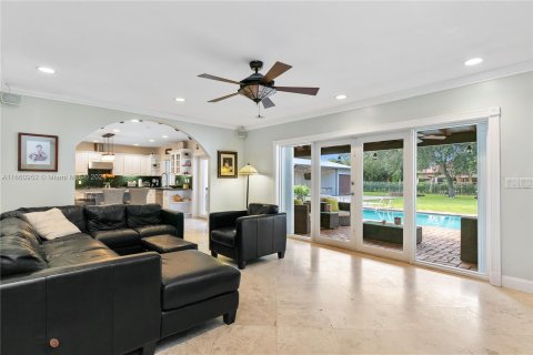 House in Miami, Florida 4 bedrooms, 251.21 sq.m. № 1367434 - photo 7