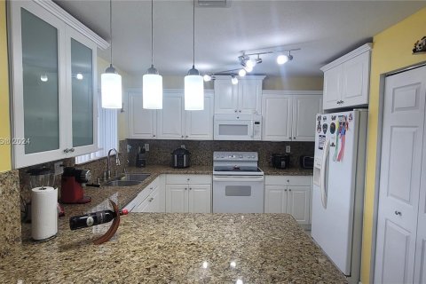 Casa en venta en Miami, Florida, 4 dormitorios, 191.38 m2 № 1367433 - foto 11