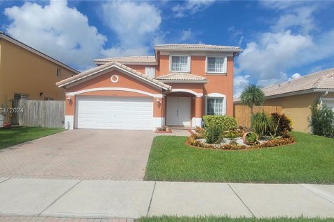 House in Miami, Florida 4 bedrooms, 191.38 sq.m. № 1367433 - photo 1