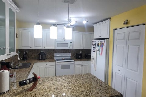 Casa en venta en Miami, Florida, 4 dormitorios, 191.38 m2 № 1367433 - foto 12