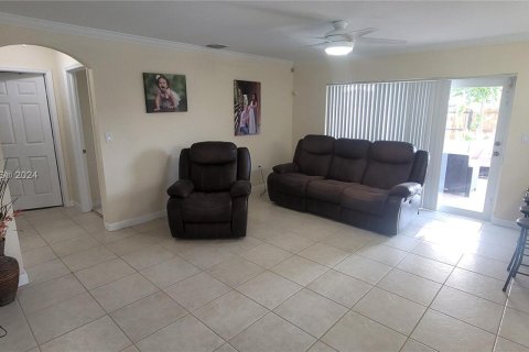 Casa en venta en Miami, Florida, 4 dormitorios, 191.38 m2 № 1367433 - foto 7