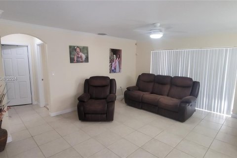 Casa en venta en Miami, Florida, 4 dormitorios, 191.38 m2 № 1367433 - foto 6