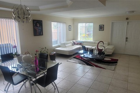 House in Miami, Florida 4 bedrooms, 191.38 sq.m. № 1367433 - photo 5