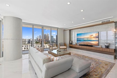 Condominio en alquiler en Sunny Isles Beach, Florida, 3 dormitorios, 175.77 m2 № 1367383 - foto 2