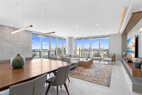 Condominio en alquiler en Sunny Isles Beach, Florida, 3 dormitorios, 175.77 m2 № 1367383 - foto 5