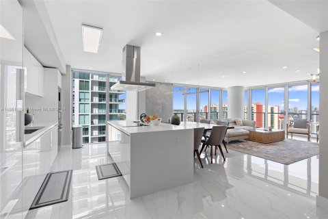 Copropriété à louer à Sunny Isles Beach, Floride: 3 chambres, 175.77 m2 № 1367383 - photo 4