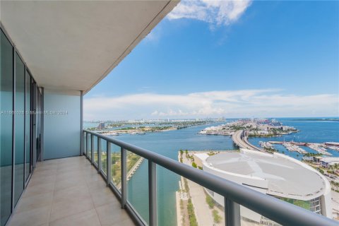 Copropriété à louer à Miami, Floride: 2 chambres, 111.3 m2 № 1367382 - photo 1