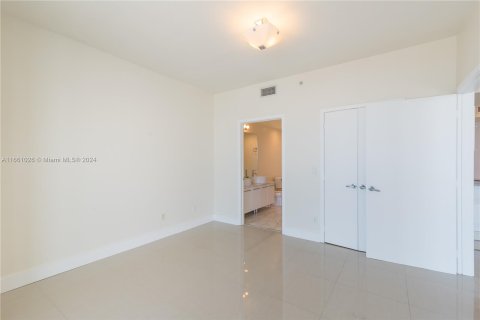 Copropriété à louer à Miami, Floride: 2 chambres, 111.3 m2 № 1367382 - photo 16