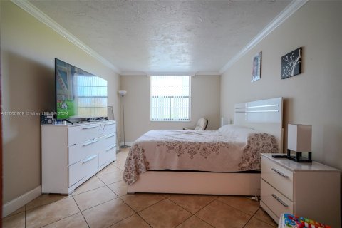 Condo in Miami, Florida, 2 bedrooms  № 1367432 - photo 11