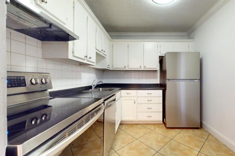 Condominio en alquiler en Miami, Florida, 2 dormitorios, 91.42 m2 № 1367432 - foto 9