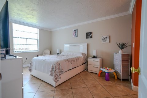 Condo in Miami, Florida, 2 bedrooms  № 1367432 - photo 10