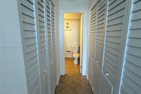 Copropriété à louer à Miami, Floride: 2 chambres, 91.42 m2 № 1367432 - photo 12