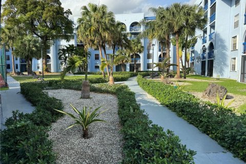 Copropriété à louer à Miami, Floride: 2 chambres, 91.42 m2 № 1367432 - photo 27