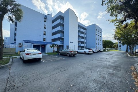 Copropriété à louer à Miami, Floride: 2 chambres, 91.42 m2 № 1367432 - photo 1