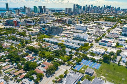 Propiedad comercial en venta en Miami, Florida № 1271077 - foto 6