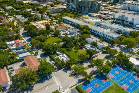 Propiedad comercial en venta en Miami, Florida № 1271077 - foto 7