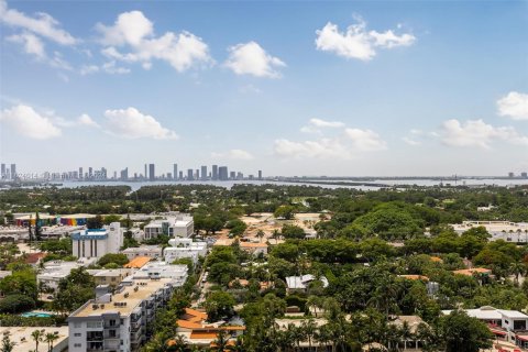 Condo in Miami Beach, Florida, 1 bedroom  № 1272603 - photo 17