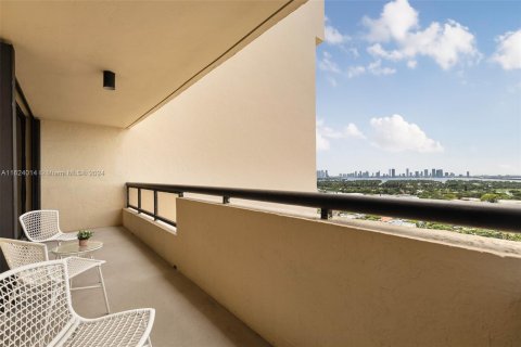 Condo in Miami Beach, Florida, 1 bedroom  № 1272603 - photo 20