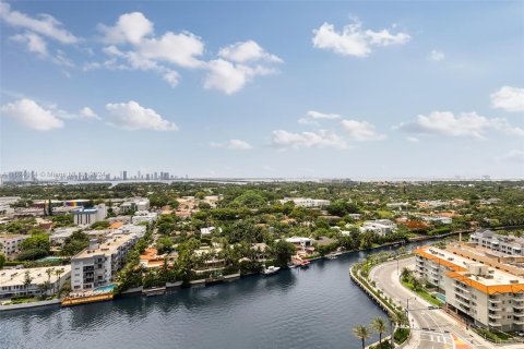 Condo in Miami Beach, Florida, 1 bedroom  № 1272603 - photo 1