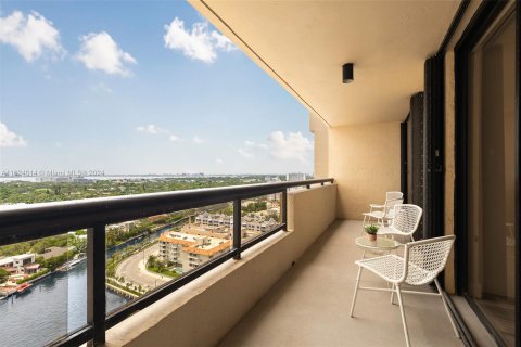 Condo in Miami Beach, Florida, 1 bedroom  № 1272603 - photo 19