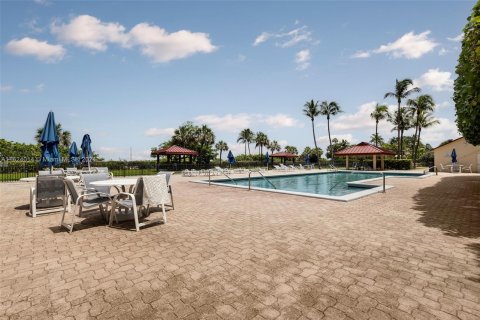 Condo in Miami Beach, Florida, 1 bedroom  № 1272603 - photo 24