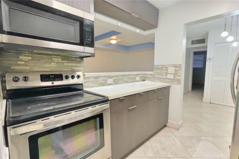 Condominio en venta en North Miami, Florida, 1 dormitorio, 67.35 m2 № 1404607 - foto 4